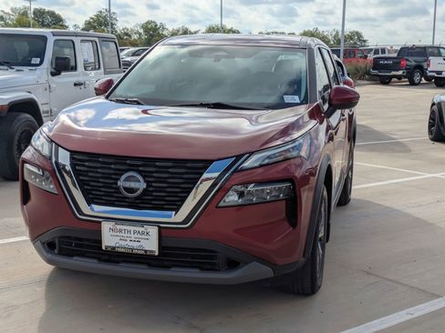 Used 2023 Nissan Rogue SV image 7