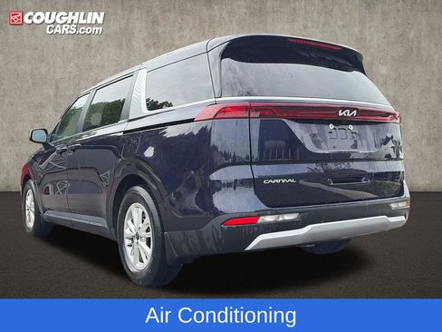 Used 2024 Kia Carnival LX FWD image 6