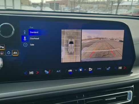 Used 2024 Chevrolet Traverse LT image 29