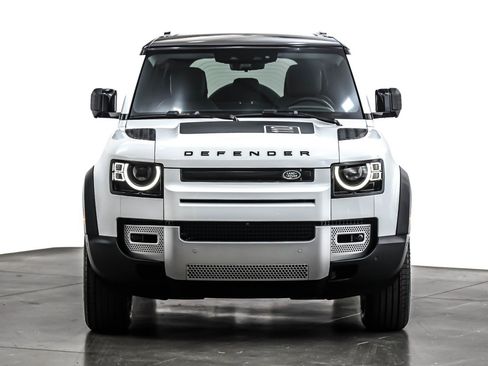 Used 2020 Land Rover Defender 110 HSE image 3