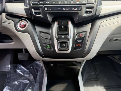 Used 2018 Honda Odyssey LX image 15
