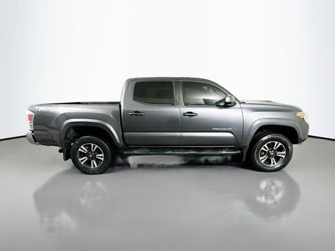 Used 2019 Toyota Tacoma TRD Sport AWD/4WD image 5
