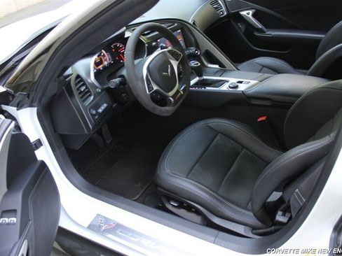 Used 2015 Chevrolet Corvette Z06 w/ 3LZ Preferred Equipment Group RWD image 37