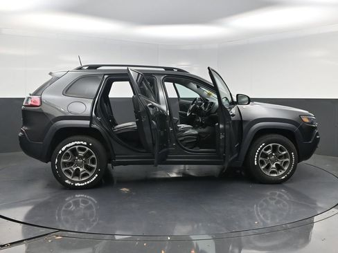 Used 2022 Jeep Cherokee Trailhawk w/ Sun, Sound & Nav Group AWD/4WD image 27
