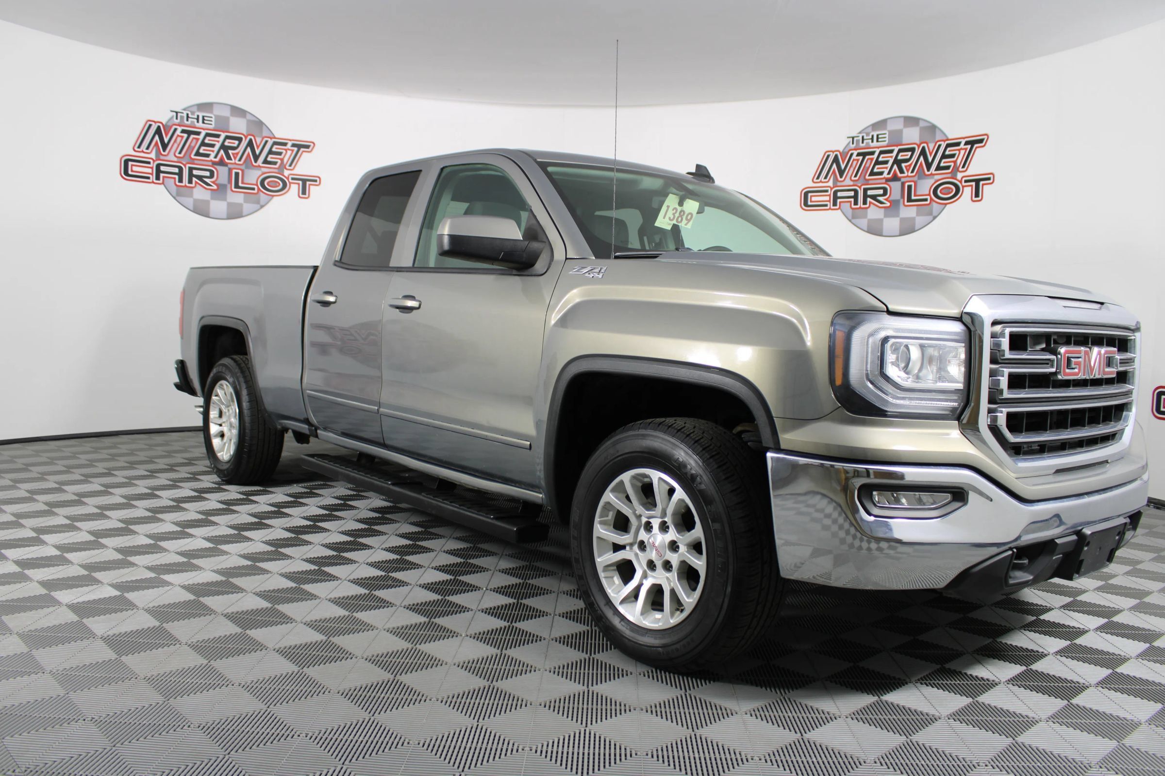 Used 2017 GMC Sierra 1500 SLE w/ SLE Value Package AWD/4WD image 9