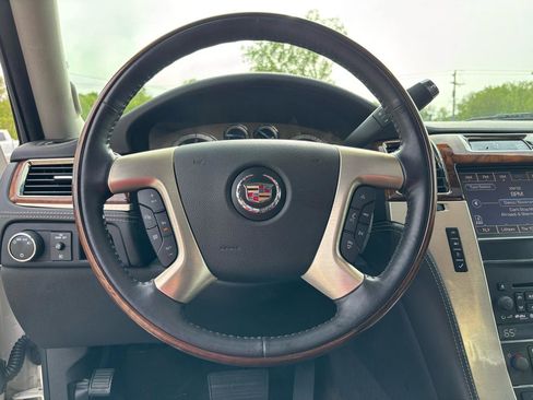 Used 2014 Cadillac Escalade Platinum AWD/4WD image 19