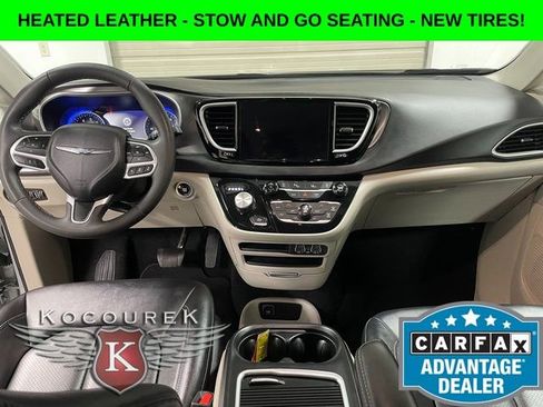 Used 2024 Chrysler Pacifica Touring-L FWD image 13