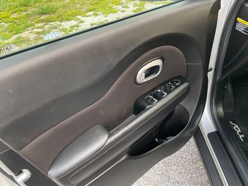 Used 2018 Kia Soul w/ Convenience Package FWD image 17