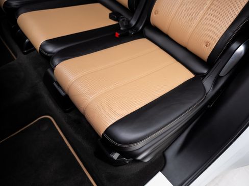 Used 2018 Bentley Bentayga AWD/4WD image 68