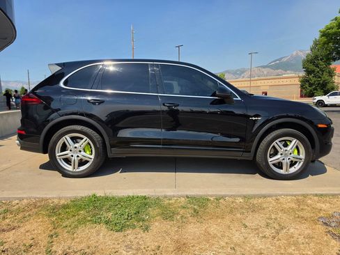 Used 2016 Porsche Cayenne S AWD/4WD image 4