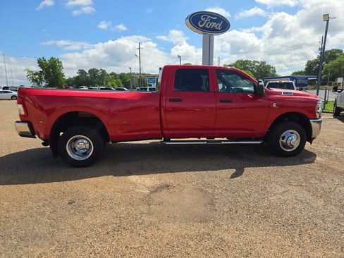 Used 2024 RAM 3500 Tradesman w/ Chrome Appearance Group AWD/4WD image 5