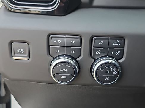 Certified 2023 GMC Sierra 1500 AT4 w/ AT4 Premium Package AWD/4WD image 26