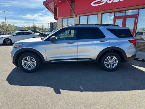 Used 2023 Ford Explorer XLT w/ Equipment Group 202A AWD/4WD image 9