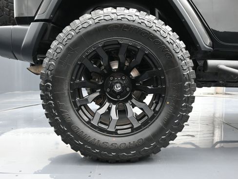 Used 2018 Jeep Wrangler Unlimited Sahara AWD/4WD image 18