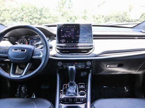 Used 2024 Jeep Compass Latitude w/ Sun and Sound Group AWD/4WD image 13