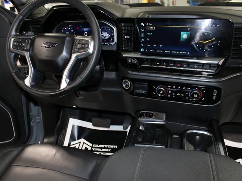 Used 2024 Chevrolet Silverado 1500 LT Trail Boss w/ Convenience Package II AWD/4WD image 17