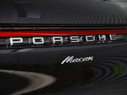 New 2026 Porsche Macan image 16