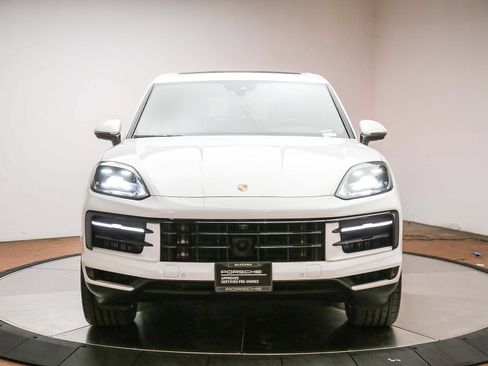 Certified 2024 Porsche Cayenne AWD/4WD image 3
