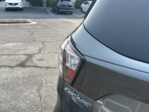 Used 2017 Ford Escape Titanium FWD image 20