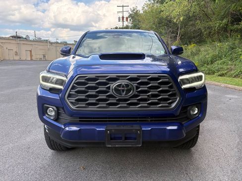 Used 2022 Toyota Tacoma TRD Sport w/ Technology Package AWD/4WD image 2