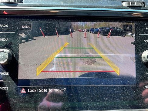 Used 2018 Volkswagen Tiguan SE w/ Panoramic Sunroof Package AWD/4WD image 19