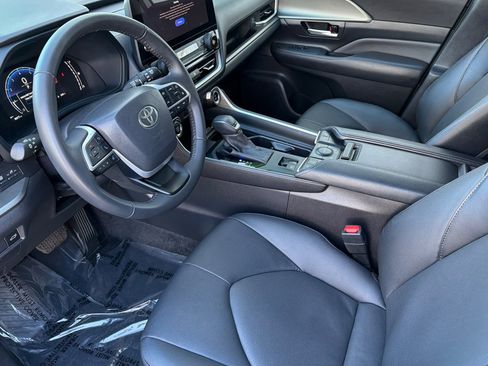 Certified 2025 Toyota Grand Highlander AWD image 10