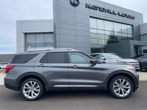 Used 2022 Ford Explorer Platinum w/ Equipment Group 601A image 3