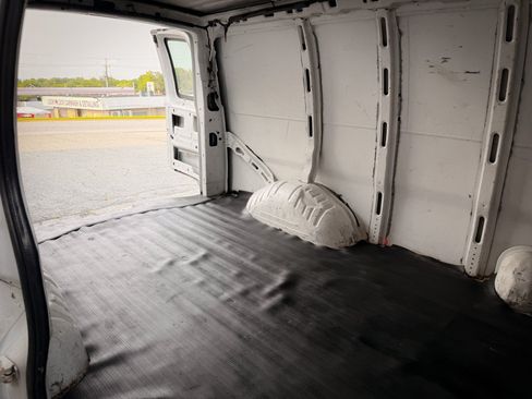 Used 2014 Chevrolet Express 2500 RWD image 25