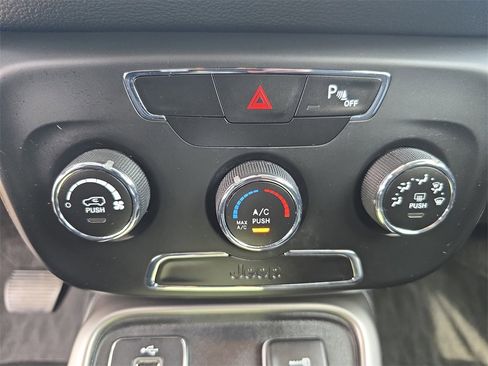 Used 2018 Jeep Compass Latitude w/ Safe & Security Group image 17