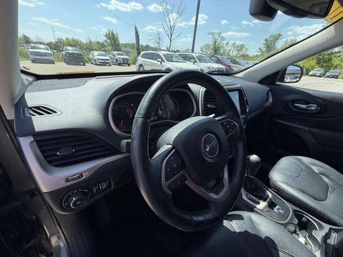 Used 2017 Jeep Cherokee Limited FWD image 11