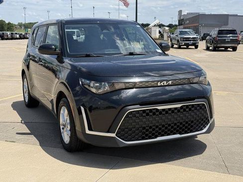 Used 2024 Kia Soul LX w/ Option Group 015 FWD image 2
