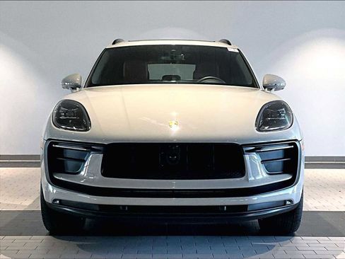 Used 2025 Porsche Macan image 13