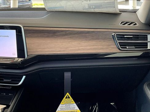 New 2025 Volkswagen Atlas SEL image 16