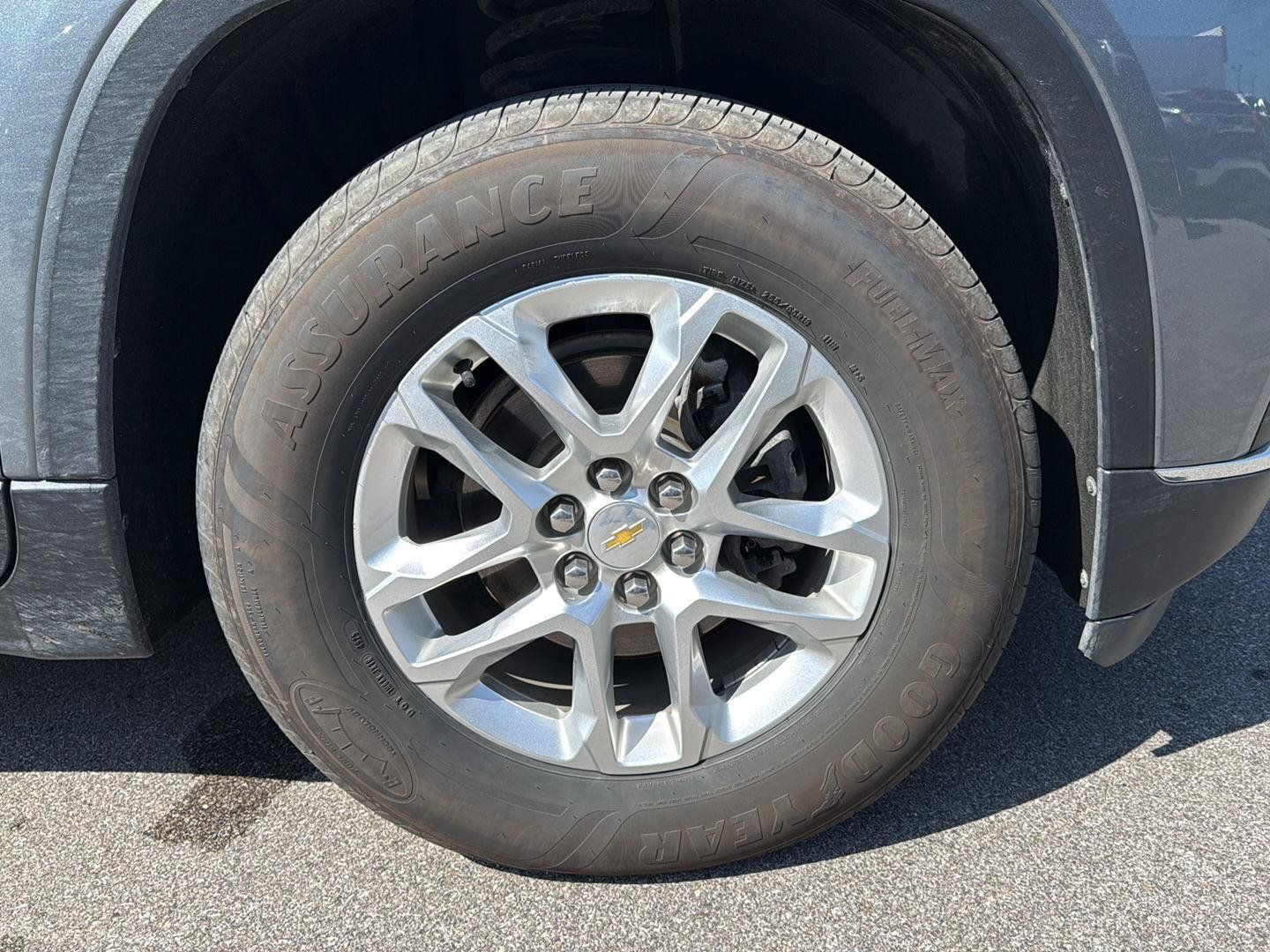 Used 2021 Chevrolet Traverse LT FWD image 14