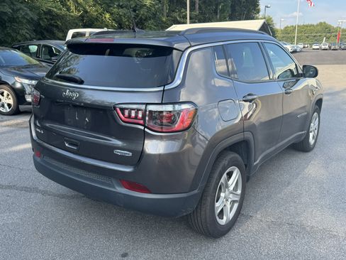 Used 2024 Jeep Compass Latitude AWD/4WD image 5