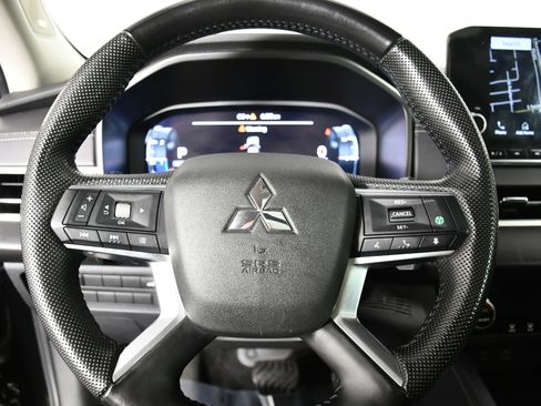 Used 2023 Mitsubishi Outlander SE image 19