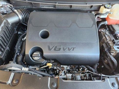 Used 2020 Chevrolet Traverse LT image 33