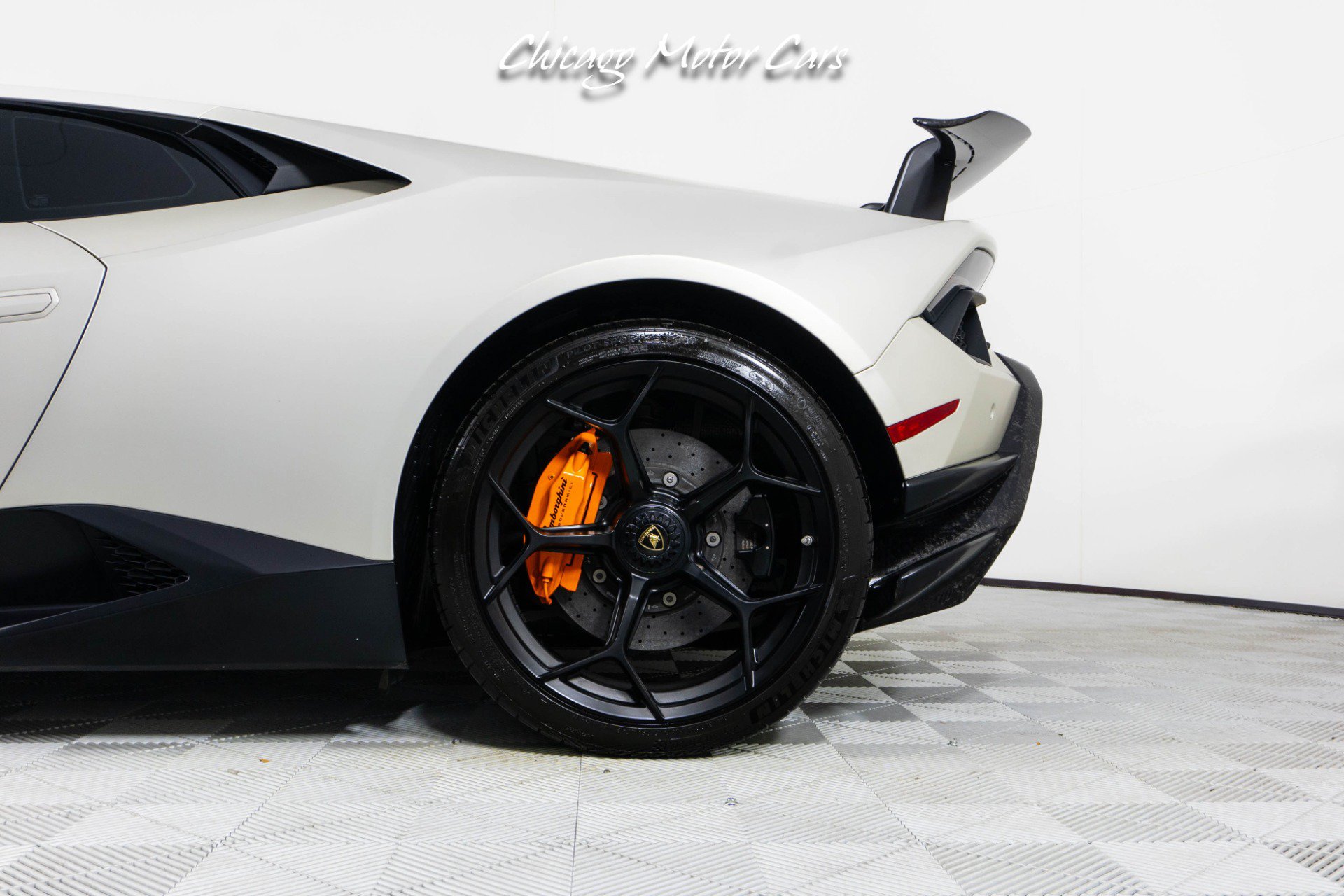 Used 2018 Lamborghini Huracan AWD/4WD image 4
