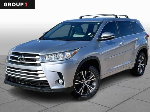 Used 2017 Toyota Highlander Plus image 1