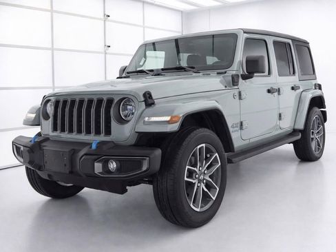 Used 2024 Jeep Wrangler Unlimited w/ Convenience Group image 2