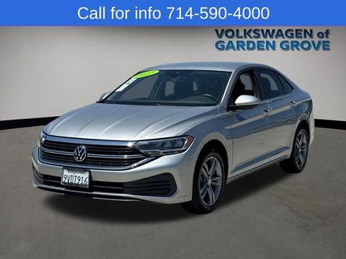 Used 2023 Volkswagen Jetta SE FWD image 4