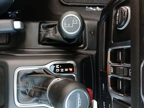 New 2025 Jeep Gladiator Sport image 37