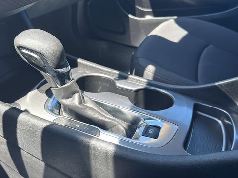 Used 2024 Chevrolet Malibu LS FWD image 30