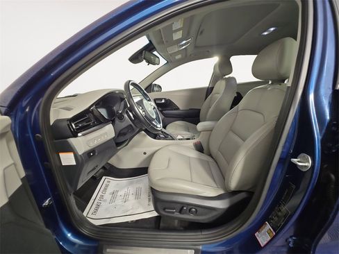 Used 2022 Kia Niro EX Premium image 9