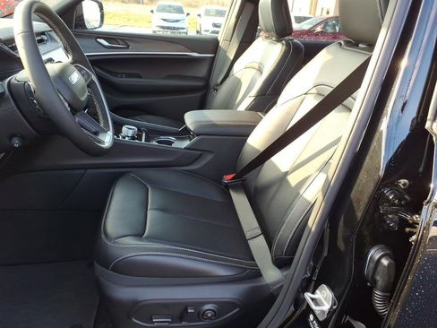 New 2026 Jeep Grand Cherokee L Limited w/ Luxury Tech Group II image 15