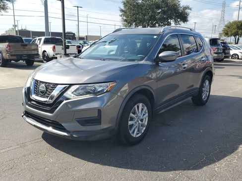 Used 2019 Nissan Rogue SV image 3