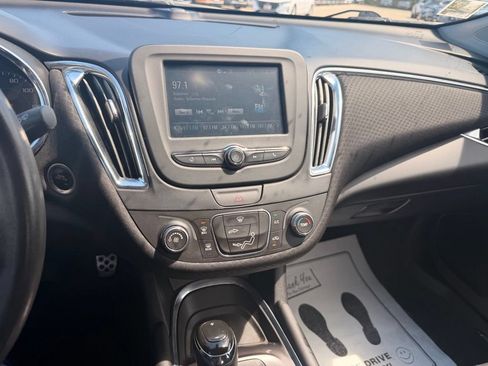 Used 2017 Chevrolet Malibu LT FWD image 10