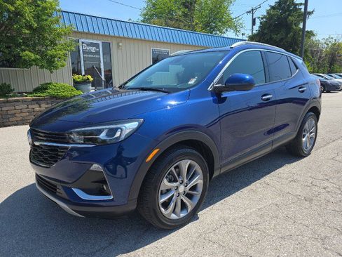 Used 2023 Buick Encore GX Essence w/ Experience Buick Package FWD image 2