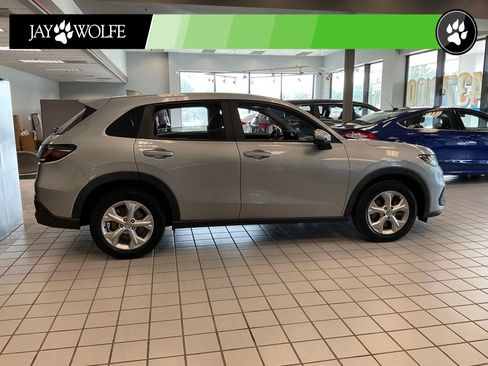 Used 2023 Honda HR-V LX image 6