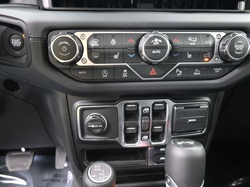 New 2026 Jeep Wrangler Unlimited Sahara AWD/4WD image 24